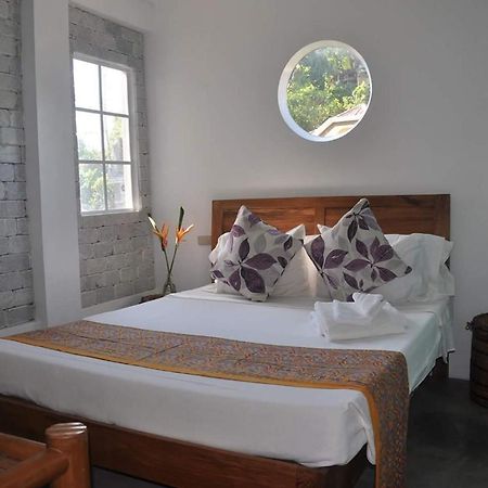 Stone Creek House Panzió Romblon Kültér fotó