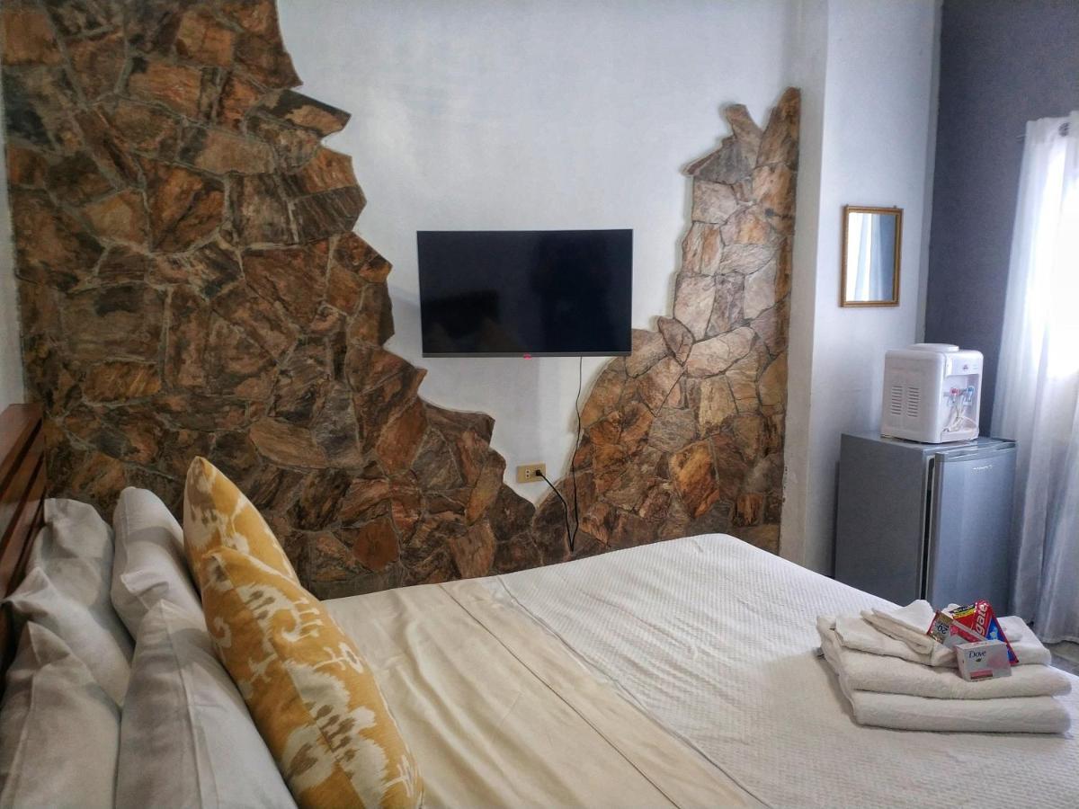 Stone Creek House Panzió Romblon Kültér fotó