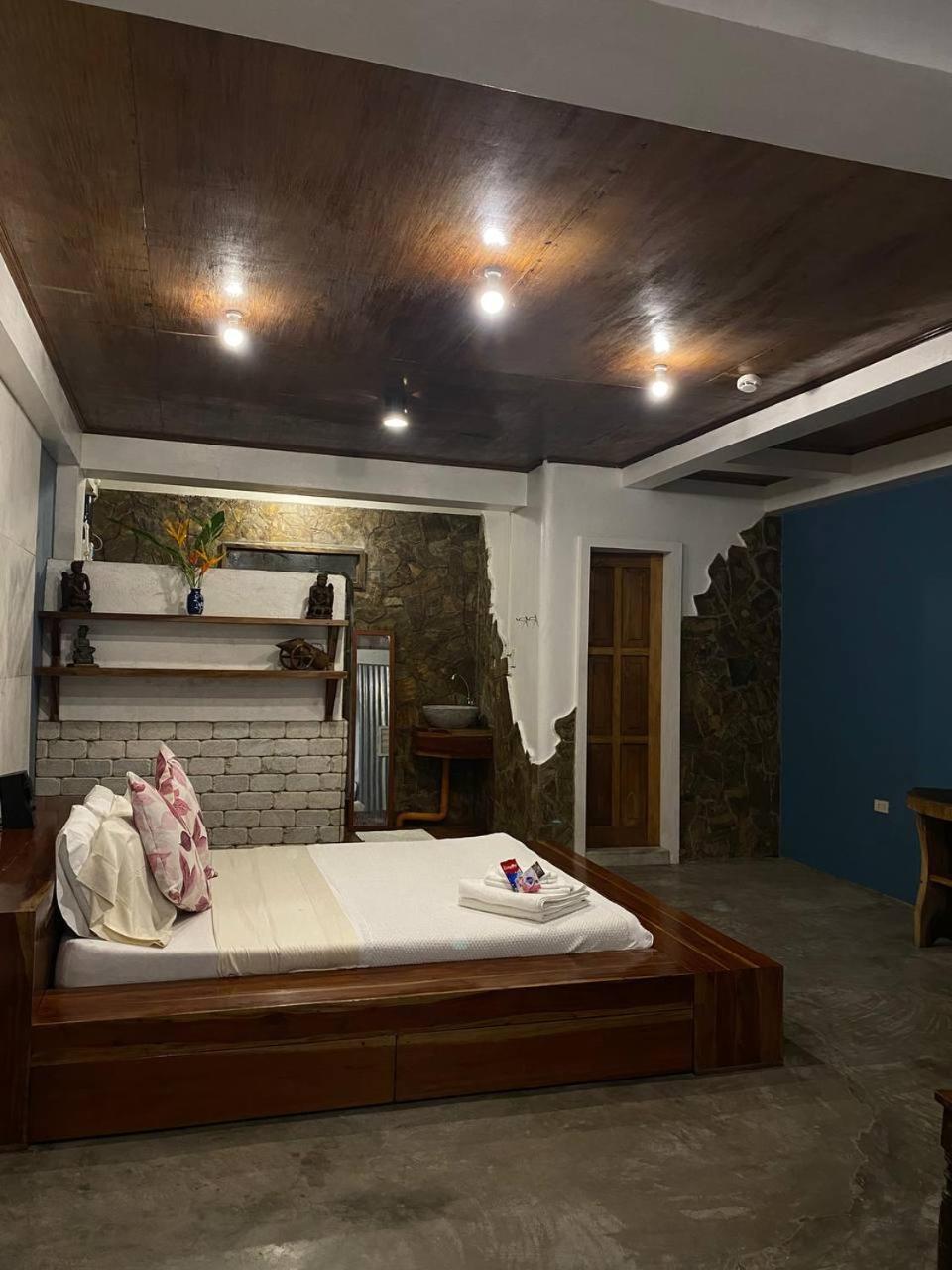 Stone Creek House Panzió Romblon Kültér fotó