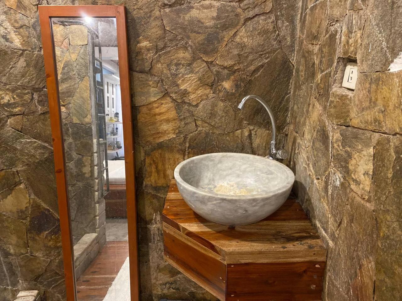 Stone Creek House Panzió Romblon Kültér fotó
